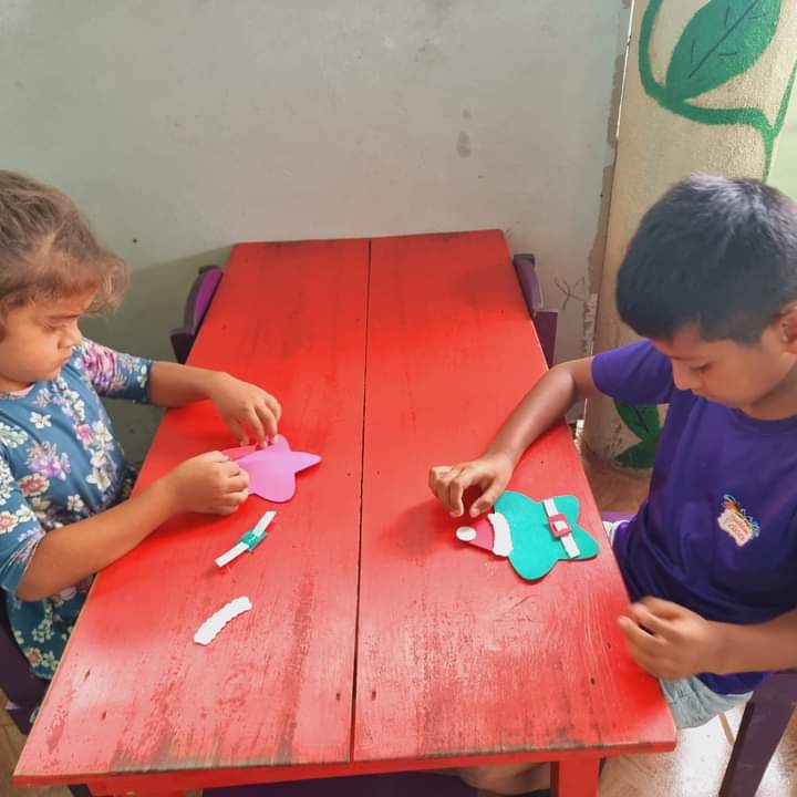 redcudicr's tweet photo. ¡Importancia de la participación en la decoración navideña!
Además de desarrollar habilidades manuales y la creatividad, las niñas y niños, cuando participan en la decoración de un lugar, pueden incentivar su sentido de pertenencia a un grupo.
#REDCUDI
@UNICEFCostaRica https://t.co/ZF2mJ4aONx