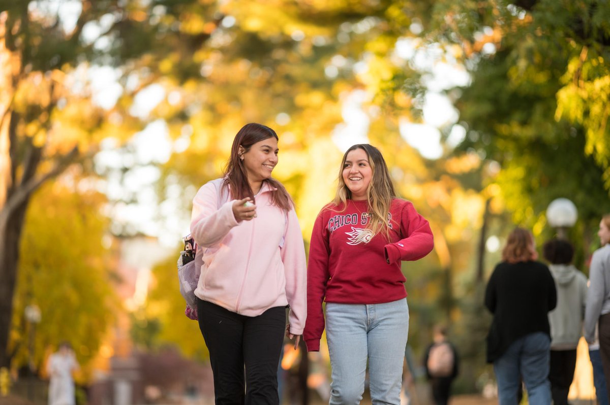 ChicoState's tweet image. Reunited and it feels so good. #ThisIsChico 🍂

📸: Photos by @JasonHalley_CSU