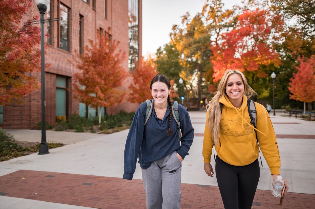 ChicoState's tweet image. Reunited and it feels so good. #ThisIsChico 🍂

📸: Photos by @JasonHalley_CSU