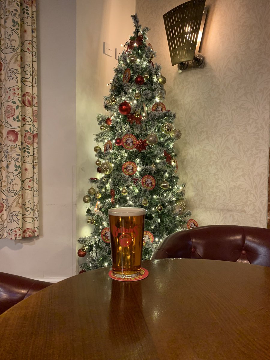 You know it’s Christmas when the triple X is on sale <a href="/bathamsKA/">The King Arthur</a> 🍺🍺