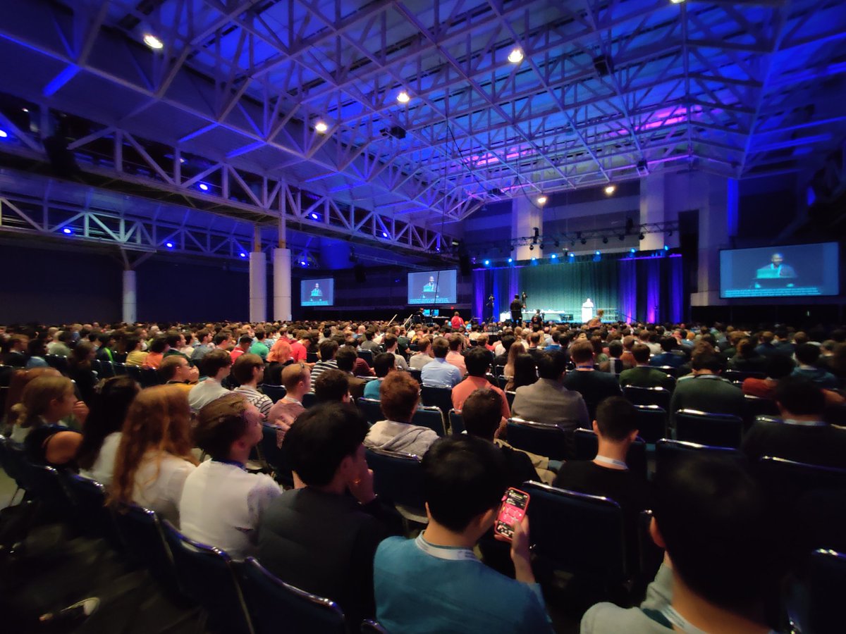 Callidior's tweet photo. No idea how many people are here exactly, but there is quite a crowd for the opening remarks and first keynote. https://t.co/PUR3khUxVs