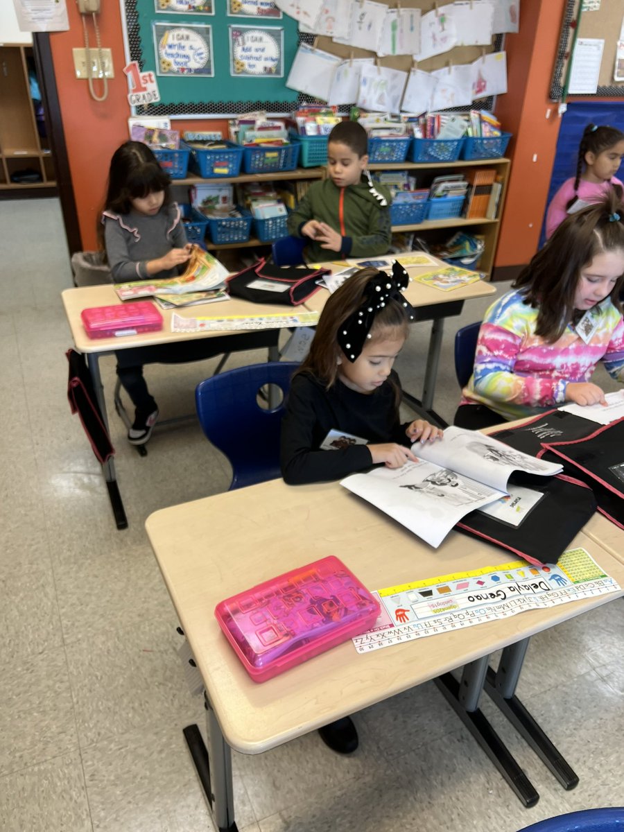 StadleyRough's tweet photo. More independent #STRfirsties building their reading stamina while their teacher conferences with individual students and our SIOP coach works with a small group #TeamWork #TogetherIsBetter #STRreaders https://t.co/vVtstsePYu