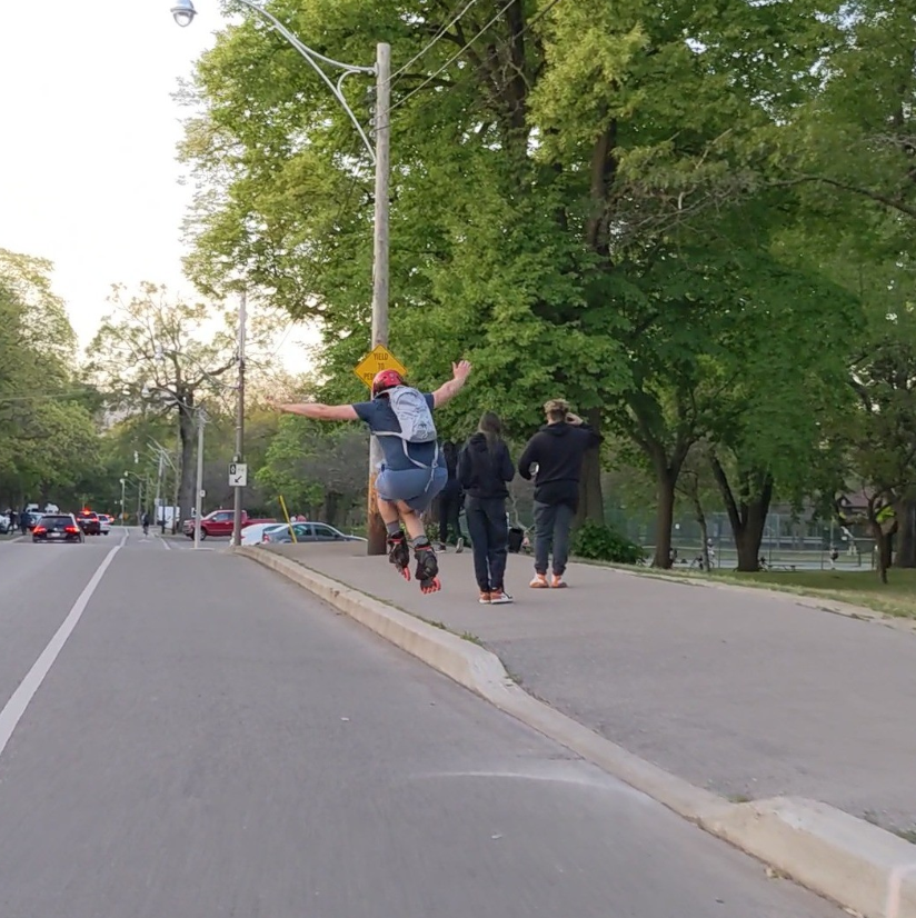 CanadaBladers's tweet photo. Speed demons take over high park #flyingEagleSkates, #endlessframes #goskate #freeskate #inlineskating #inlineskate #toronto #cityskating #rollerblading #torontobladers https://t.co/Od2ldpRZjs