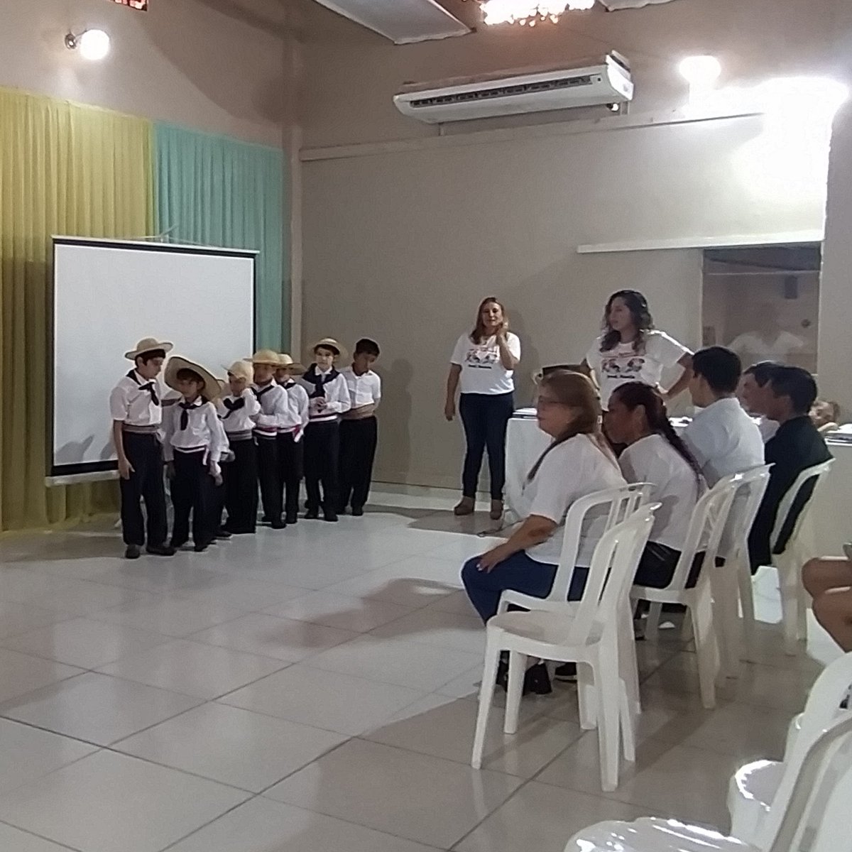 manularapy's tweet photo. Más momentos de nuestro acto de clausura.
#ATodaMáquina
#LaNuevaGeneración
#ManuLara2022
#MaritoPresidenteANR
#Lista3M https://t.co/Os4AsiRz2l