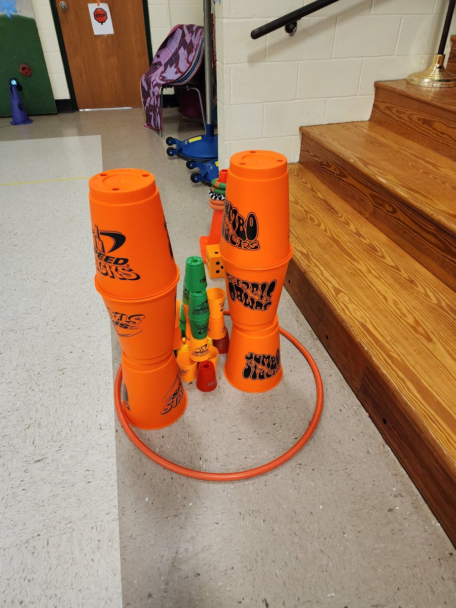supportphysed's tweet image. Speed stacks, winter games, and skill related fitness is SNOW much fun. 🥰❄️☃️
