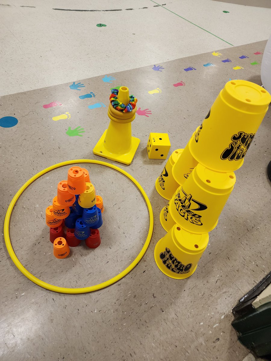 supportphysed's tweet image. Speed stacks, winter games, and skill related fitness is SNOW much fun. 🥰❄️☃️