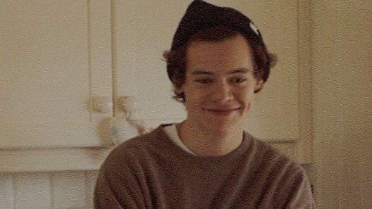 91wallsf's tweet photo. au larry; roommates
harry tenía bien en claro que es lo que quería en su vida.
louis imaginaba (o más bien, fingía) que la vida era color de rosa, hasta que algo interfirió con sus planes; un lindo chico de ojos verdes se muda a su departamento, convirtiéndolos en roommates. https://t.co/tkSmrk3eyF