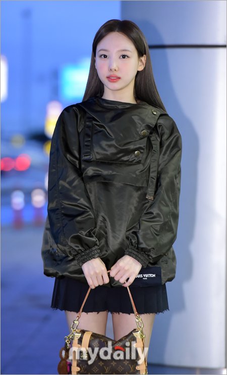 SK on X: Nayeon headed to Tokyo for Louis Vuitton collection