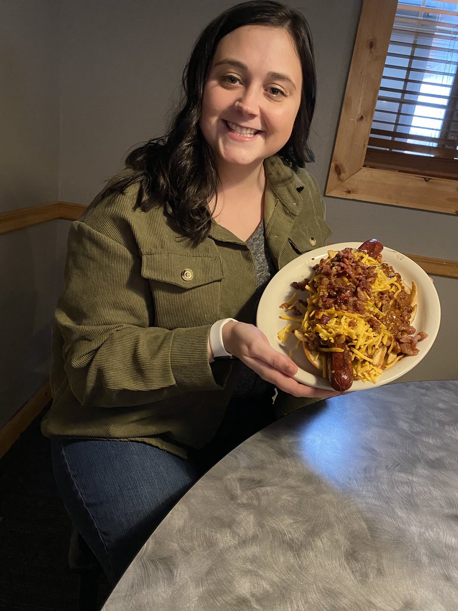 ComOptTifani's tweet photo. Hotdog chronicles with Tifani #hotdiggitydog #idkbarandgrill https://t.co/ni7kKkET5Z