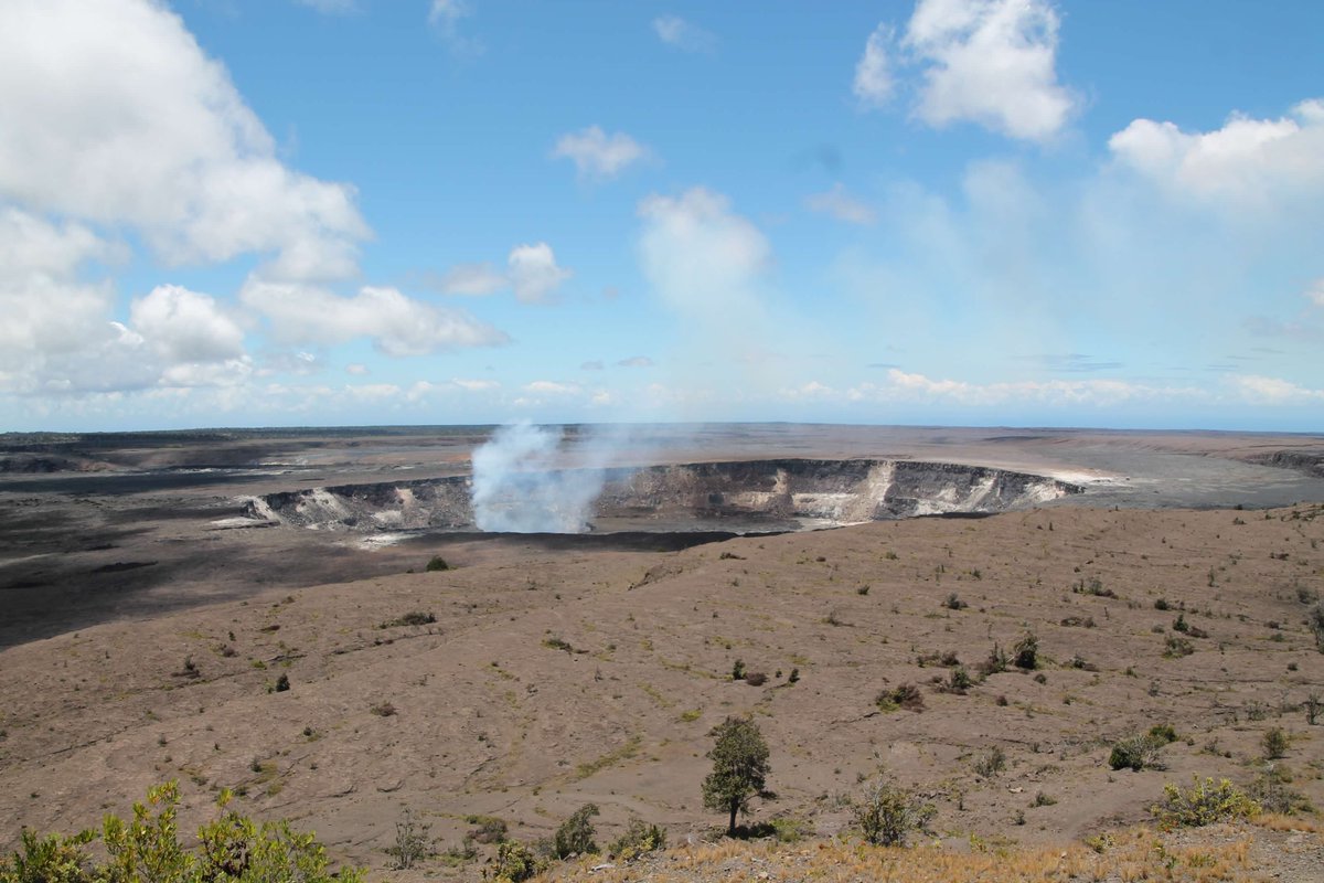 Tuesday 29 November Today’s Daily Picture Theme is ‘Dormant' RT or reply with your own photo Tomorrow’s theme will be ‘Echo' #DailyPictureTheme This may look dormant, but it's the active Kilauea volcano in Hawaii!