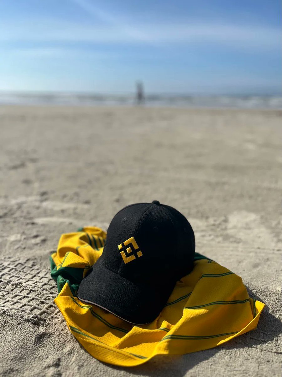binance's tweet photo. #Binance beach mode: activated. https://t.co/EeHSjduvLv