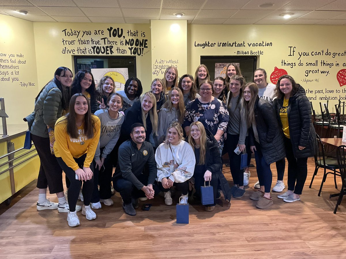 MUKnights's tweet photo. Team dinner tonight with our sponsors at Brightside Cafe!! https://t.co/GyuGLNKoAl