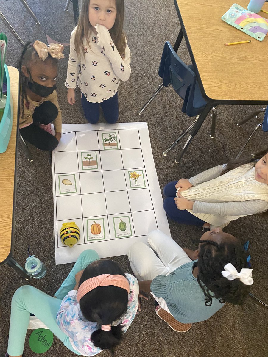 WeinkeLara's tweet image. Learning to code with @TechieCoach303 today!! We love beebots!! @HospElementary #kindervibes