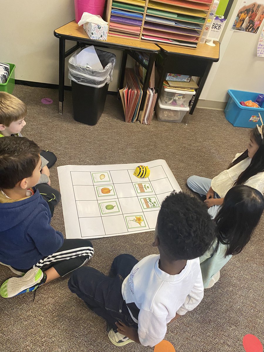 WeinkeLara's tweet image. Learning to code with @TechieCoach303 today!! We love beebots!! @HospElementary #kindervibes