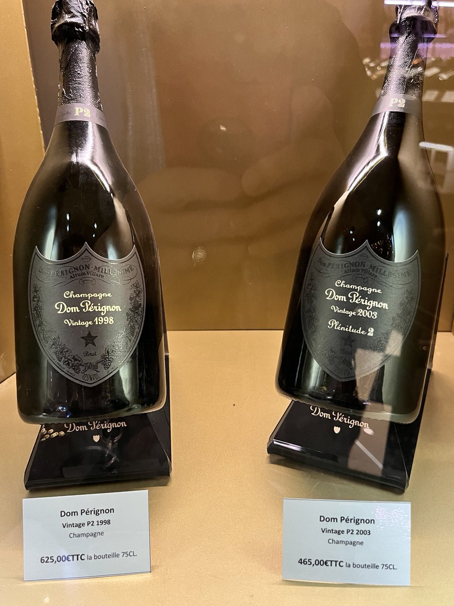 glamoursleuth1's tweet photo. #Christmaslist No 2 (just joking), well it's ok to dream! Last seen at #gallerieslafayette #paris #duclot #domperignon #champagne #vintagechampagne #sparklingwine https://t.co/Kt1HVpKQFZ