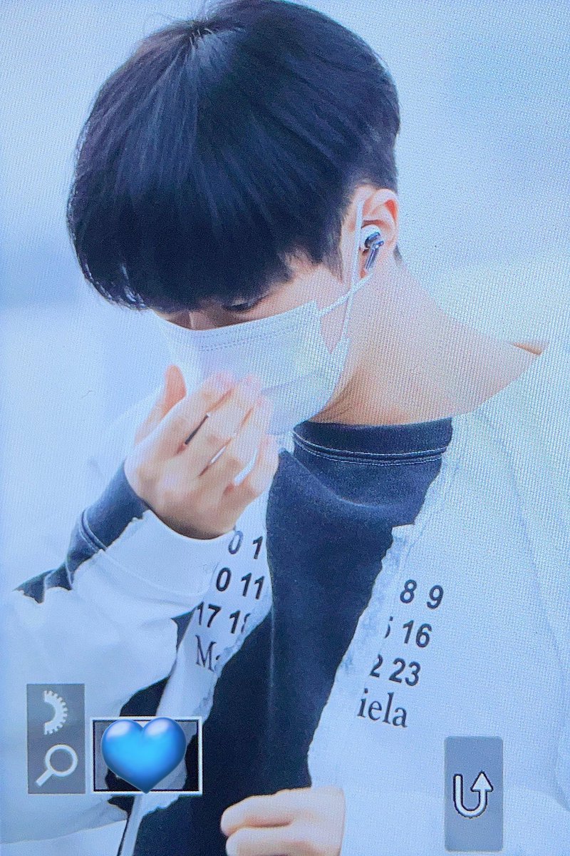 AhPuh_DW's tweet photo. 221129 ICN
아푸지말구..잘다녀와..🫶🏻
#SF9  #다원 #ダウォン #DAWON @SF9official https://t.co/eFGSt3YsTa