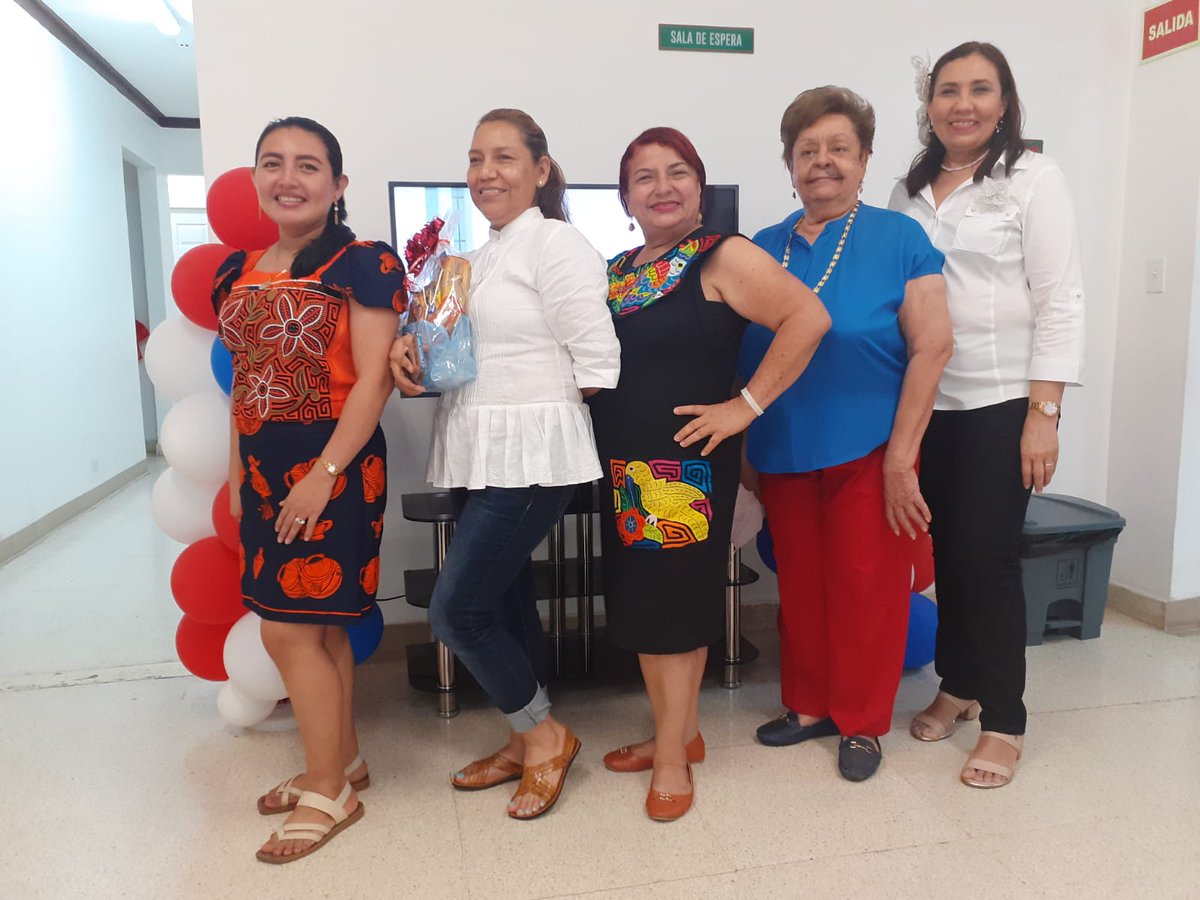 ancecsede's tweet photo. Cerrando el mes de noviembre, nuestro personal realizó un concurso alusivo a los días patrios. 

El primer lugar fue para Laboratorio, 2do lugar Recepción y 3er lugar Enfermería.

En hora buena cerrando el mes de noviembre, mes de la patria.

#ancec #mesdelapatria https://t.co/eShTfu8gqy