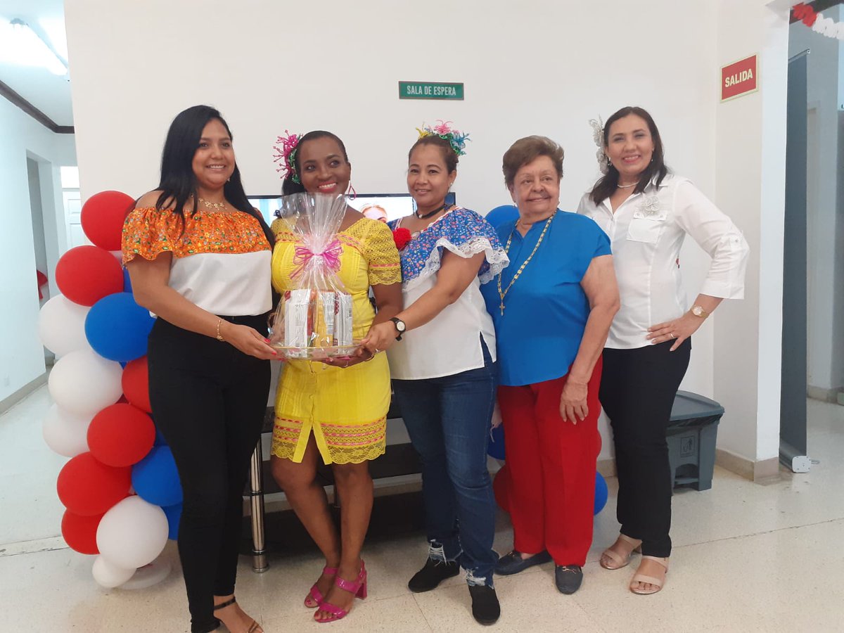 ancecsede's tweet photo. Cerrando el mes de noviembre, nuestro personal realizó un concurso alusivo a los días patrios. 

El primer lugar fue para Laboratorio, 2do lugar Recepción y 3er lugar Enfermería.

En hora buena cerrando el mes de noviembre, mes de la patria.

#ancec #mesdelapatria https://t.co/eShTfu8gqy