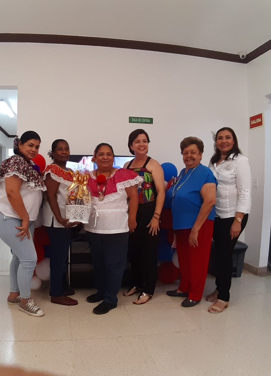 ancecsede's tweet photo. Cerrando el mes de noviembre, nuestro personal realizó un concurso alusivo a los días patrios. 

El primer lugar fue para Laboratorio, 2do lugar Recepción y 3er lugar Enfermería.

En hora buena cerrando el mes de noviembre, mes de la patria.

#ancec #mesdelapatria https://t.co/eShTfu8gqy