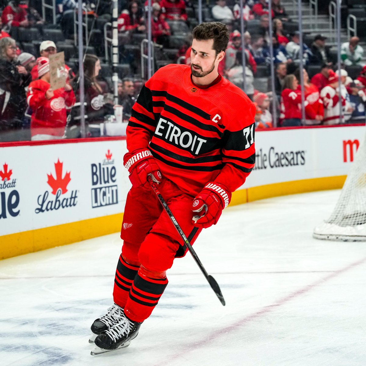 A new look in Hockeytown. 🤩 This #ReverseRetro jersey honors