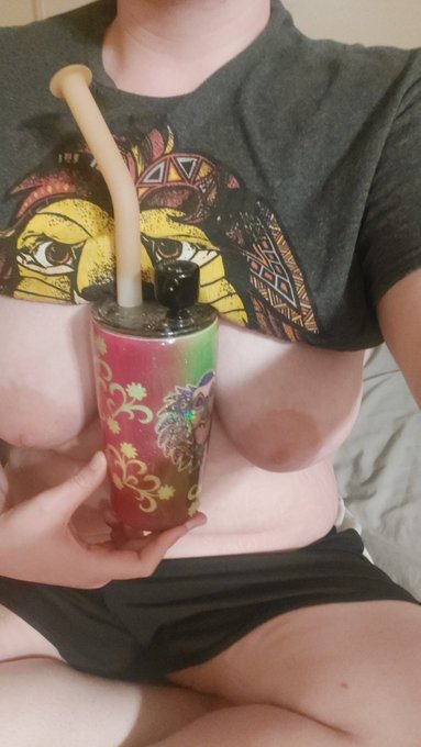 Alright who's gonna cash app me some 🍃🍃 money my stash is looking sad 😔  I'll give you a free link to