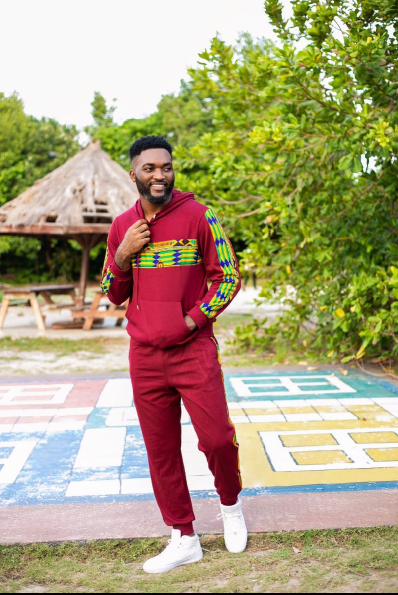 kosyline's tweet photo. Multifunctional hoodie set. Can be used at the gym, for a hangout, for a quick run and even to chill at home. You should have this set fit for many occasions.
#hoodieset #sweatseason #joggingpants #joggingtime #joggingoutfit #africanfashionblogger https://t.co/LL7R5LbRzB