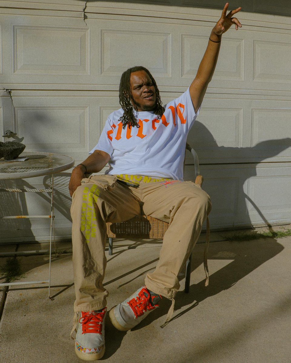 CRNRSTRE's tweet photo. The Big Homie’s gotta do it BIG

The @crnrstre “Jumbo Olde English” Tees are finally here available 

only at https://t.co/pQYfSUOU7T

To Celebrate Cyber Monday every order placed today comes with a FREE pin… all the old stuff has been marked down 50% get yours! https://t.co/kt4xq4Qia6