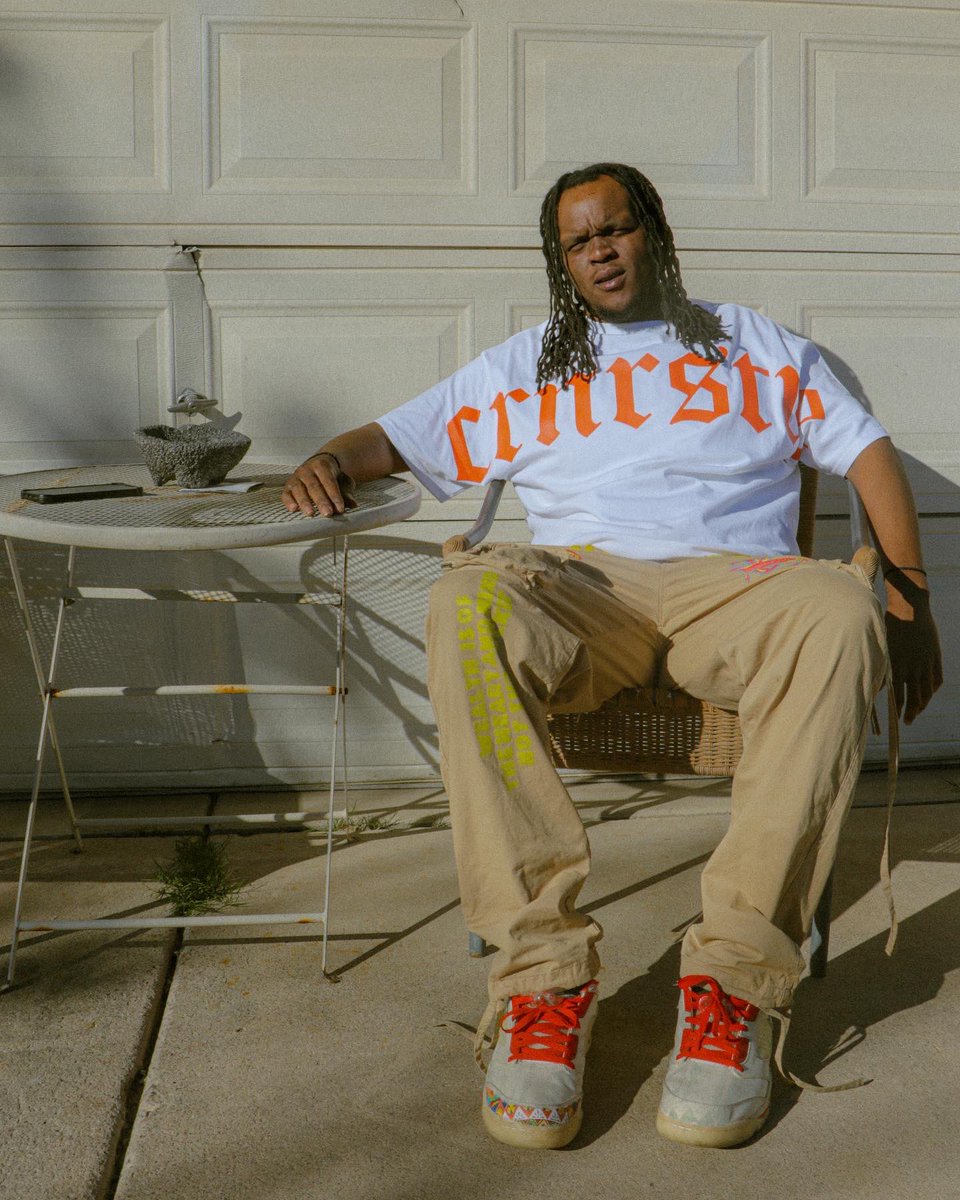 CRNRSTRE's tweet photo. The Big Homie’s gotta do it BIG

The @crnrstre “Jumbo Olde English” Tees are finally here available 

only at https://t.co/pQYfSUOU7T

To Celebrate Cyber Monday every order placed today comes with a FREE pin… all the old stuff has been marked down 50% get yours! https://t.co/kt4xq4Qia6