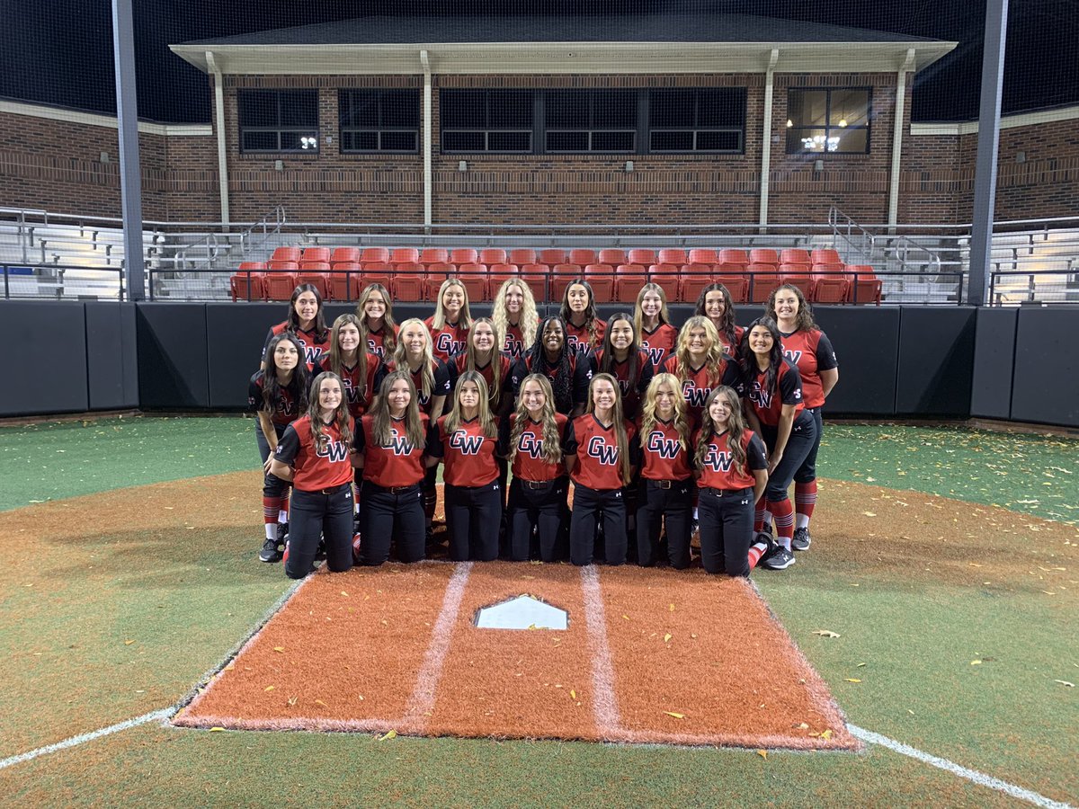 Media day ✔️
Future dawg #RunninWithUs ✔️

SKO DAWGS 🐾❤️ we are building something special here at the Webb