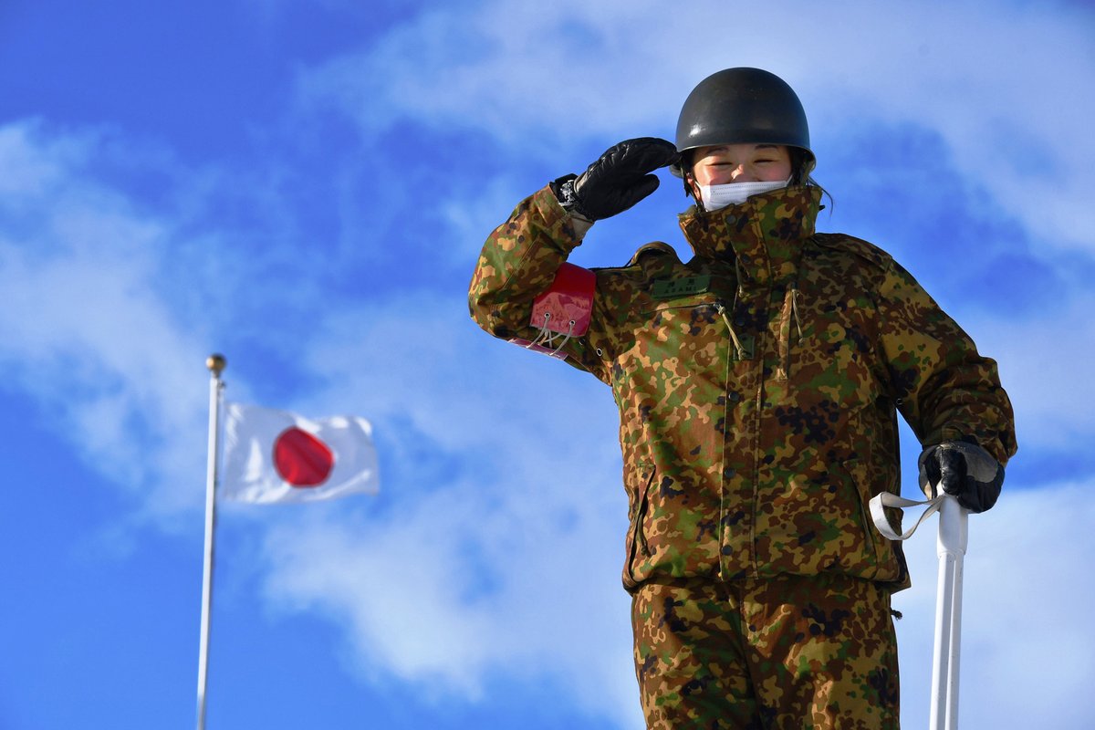 名寄駐屯地 #広報班長 の遠藤2尉です。本日は冬季個人装備品の準備