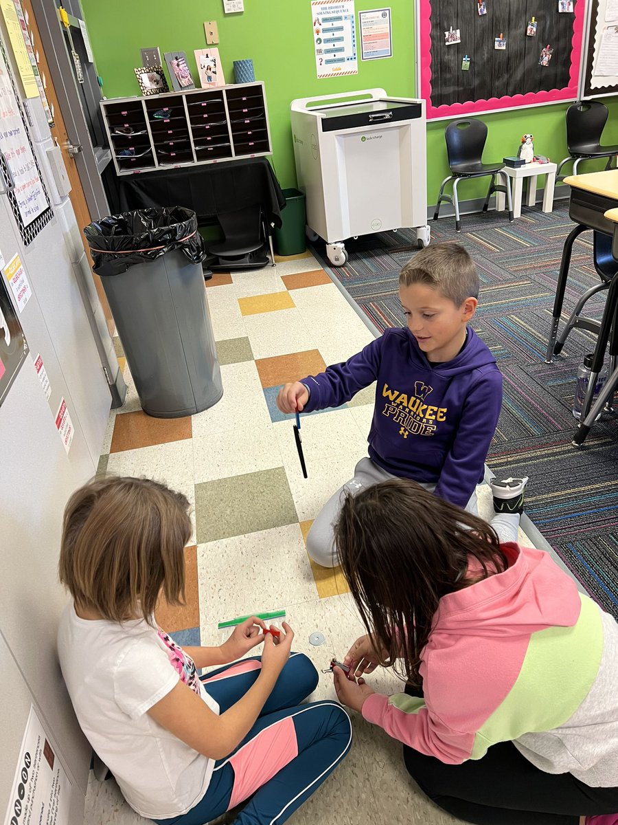 HarknessKim's tweet photo. Magnet investigations #eeinkee https://t.co/1ZisOqLPIU