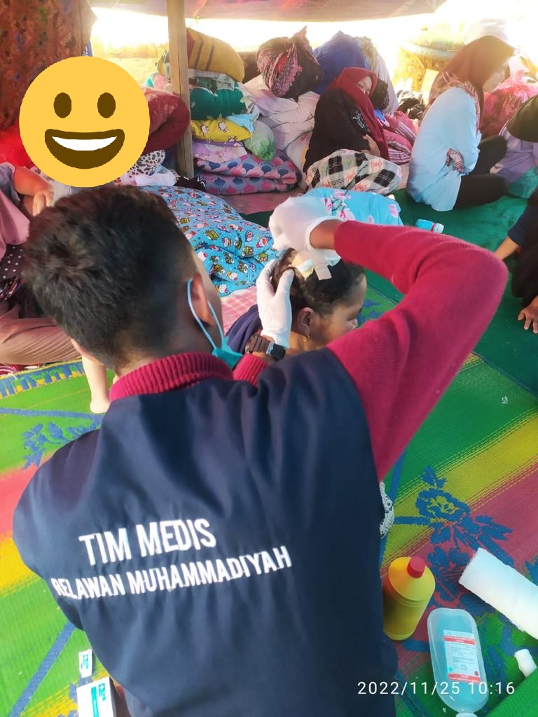 MuhammadiyinGL's tweet photo. Buat perorangan atau lembaga yang mungkin kesulitan masuk ke Cianjur karena berbagai sebab, bantuannya dapat disalurkan lewat @LAZISMU dan @MDMCIndonesia. Programnya jelas dan relawannya komplit.

Tim SAR ✅
Medis ✅
Pertukangan ✅
Psikososial ✅
Dapur Umum ✅ https://t.co/ngocoEzajq