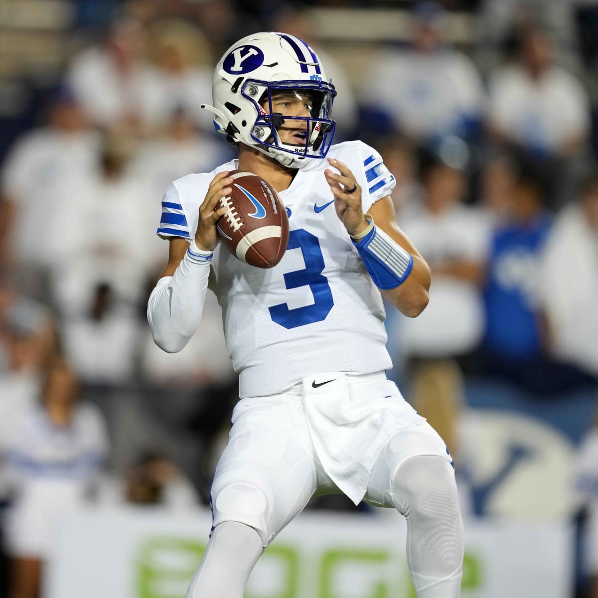 UtahCFBstats's tweet photo. 🚨BREAKING🚨

Jaren Hall has entered the Transfer Portal and is trending towards Utah!👀

He said the following, "When you’re doing what’s right on and off the field, the Lord steps in and plays a part. Utah is proof, playing in the PAC-12 Championship 4 out of the last 5 years!” https://t.co/oGml0BLHYr