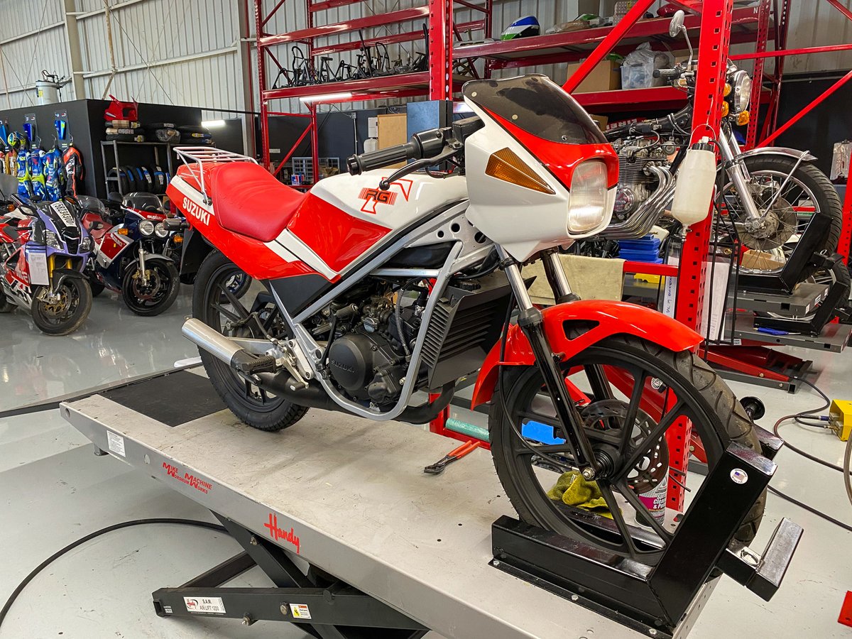 MotorcyclesJPN's tweet photo. 【RG50 Gamma / Suzuki】
"In 1977, Suzuki introduced the RG50. 5 years later, the model evolved into the Gamma, a baby sportbike and the smallest of the Gamma lineup."
[Motorcycle No. 336 (Ⅰ)]
#RG50Gamma #RG50 #RG150 #RG200 #RG250 #RG500 #Suzuki

《Web》https://t.co/k299GX5ElB https://t.co/9uNo3HgJ29