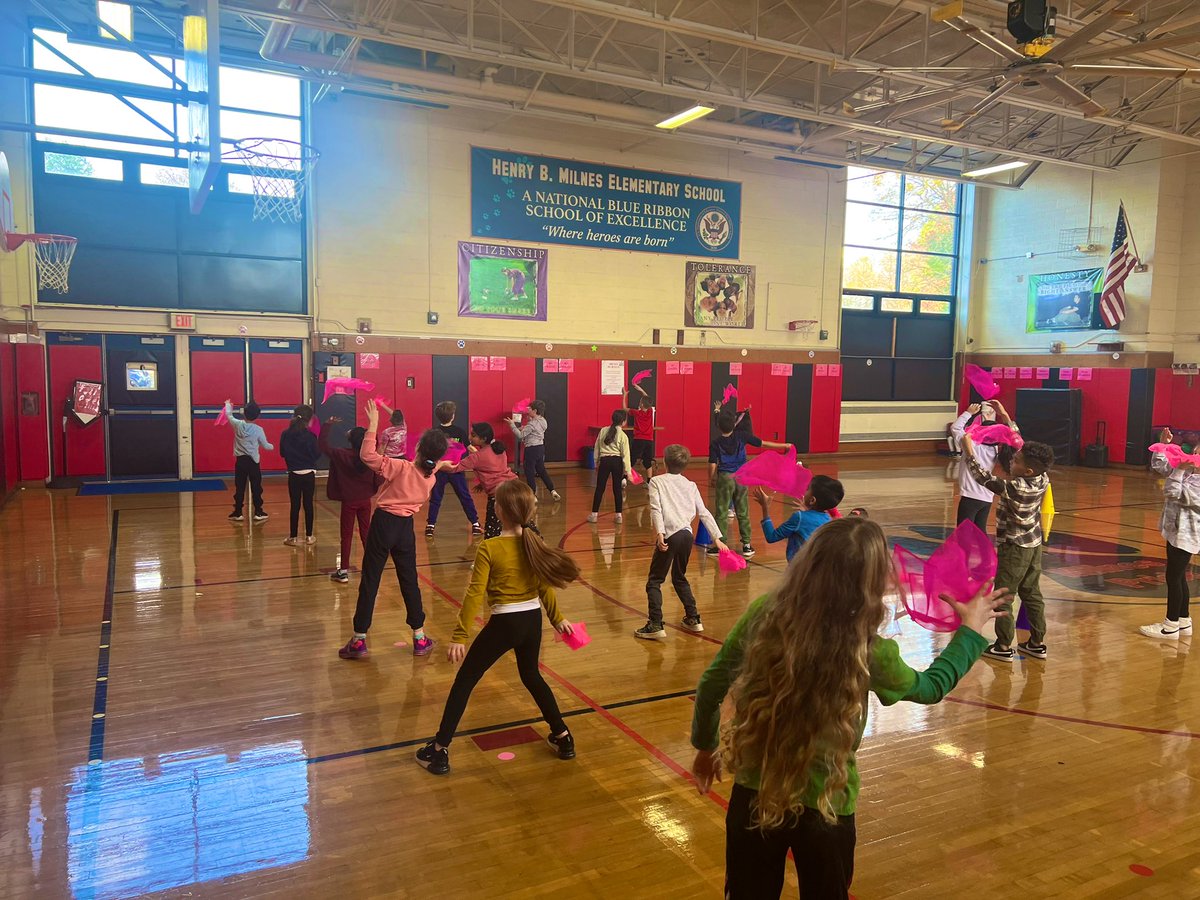 Circus Skills Unit Day 1 ✔️

Students will practice juggling with two scarves by the end of the week!