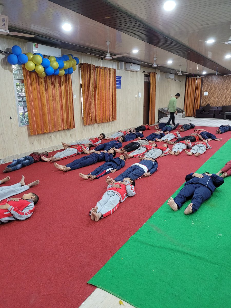 NabUttarakhand's tweet photo. योग करते हुए NAB के छात्र https://t.co/B3w200p004