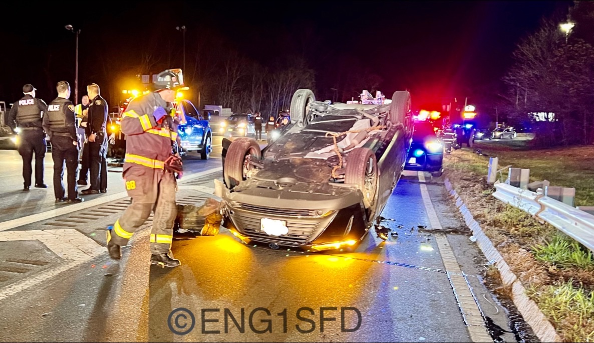 Saugus MA,single car accident #10 Frank Bennett Highway North @ Felton St,A SUV was cut off entering from RT-99 hit the guard rail and flipped onto its roof.the two occupants were unhurt and refused medical attention.The scene was cleared up quick and north bound lanes re-opened.