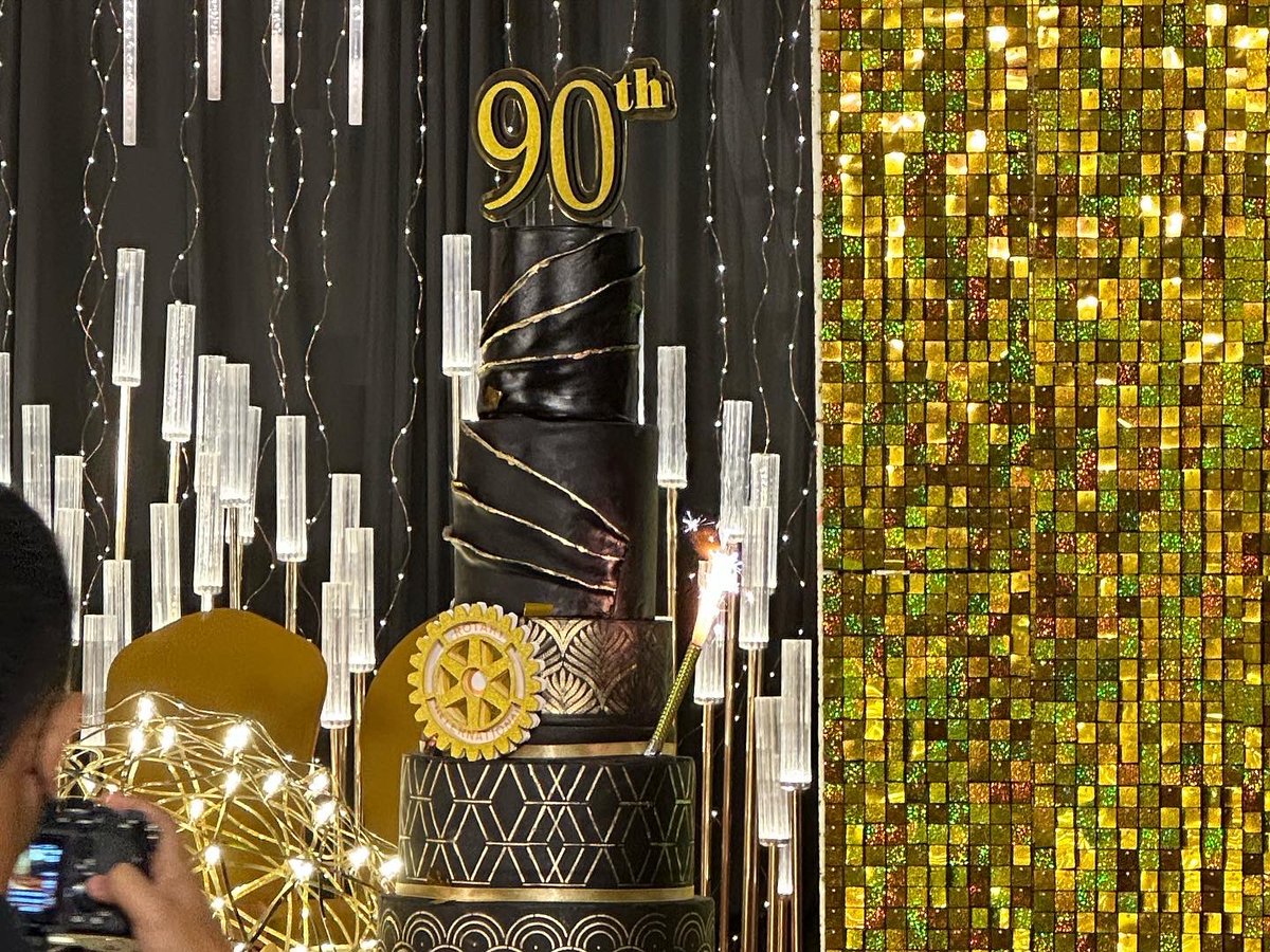 セブロータリークラブさんの90周年anniversary
に会長初め皆さんでお祝いに参加してきました。
素晴らしいパーティーでした。