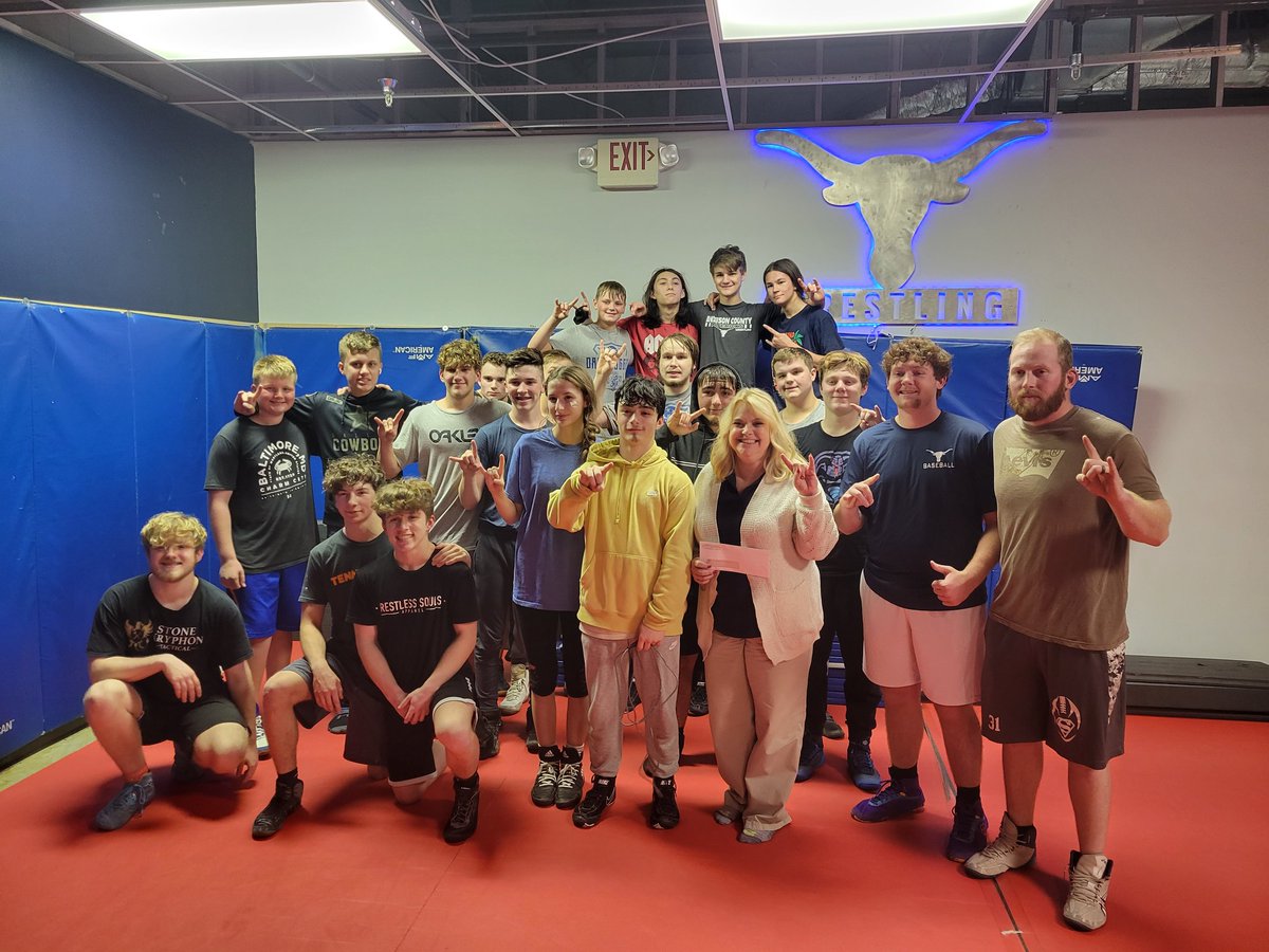 Thank you Shelly Vandagriff district3 county commision!
AC solid waste &amp; recycling allocates funds for commissioners to donate to school affiliated orgs. Shelly chose <a href="/AcMaverick/">AC Maverick Wrestling</a> wrestling! $500 
Thank you &amp; go Mavs! <a href="/ACSchoolsTN/">Anderson County Schools TN</a> <a href="/MaverickAD1/">GaryTerry</a> 🖐 time district champs 
#HookEm 🤟