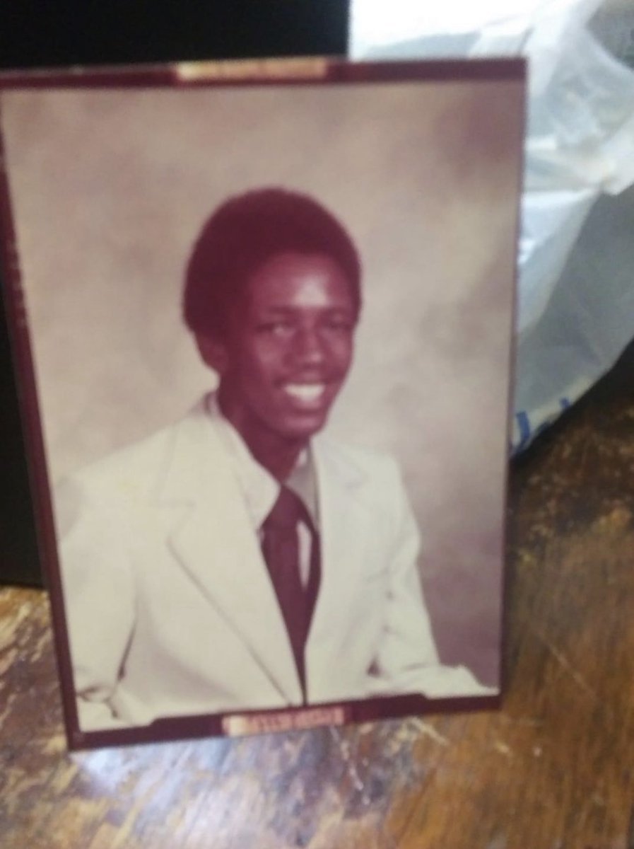 rockbfoolin's tweet photo. Happy Heavenly birthday Pops…almost 19 years later and your presence still felt strong as ever 🤝🏾🙌🏾 #LLStreet https://t.co/4kmcKFzTWR
