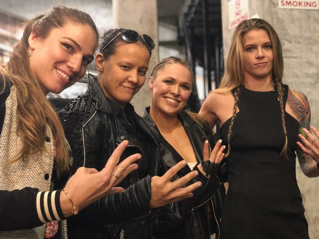 DDub6986's tweet photo. 39 WWE Women's titles/tag titles,6 NXT titles. I want this match #WrestleMania 40 in 2024 @TripleH Make it happen #FourHorseWomen #4HorseWomen #WrestleMania40❤️ @RondaRousey #SashaBanks #CharlotteFlair #ShaynaBaszler #RondaRousey #Bayley #BeckyLynch #JessamynDuke #MarinaShafir❤️ https://t.co/gYN1yyainp