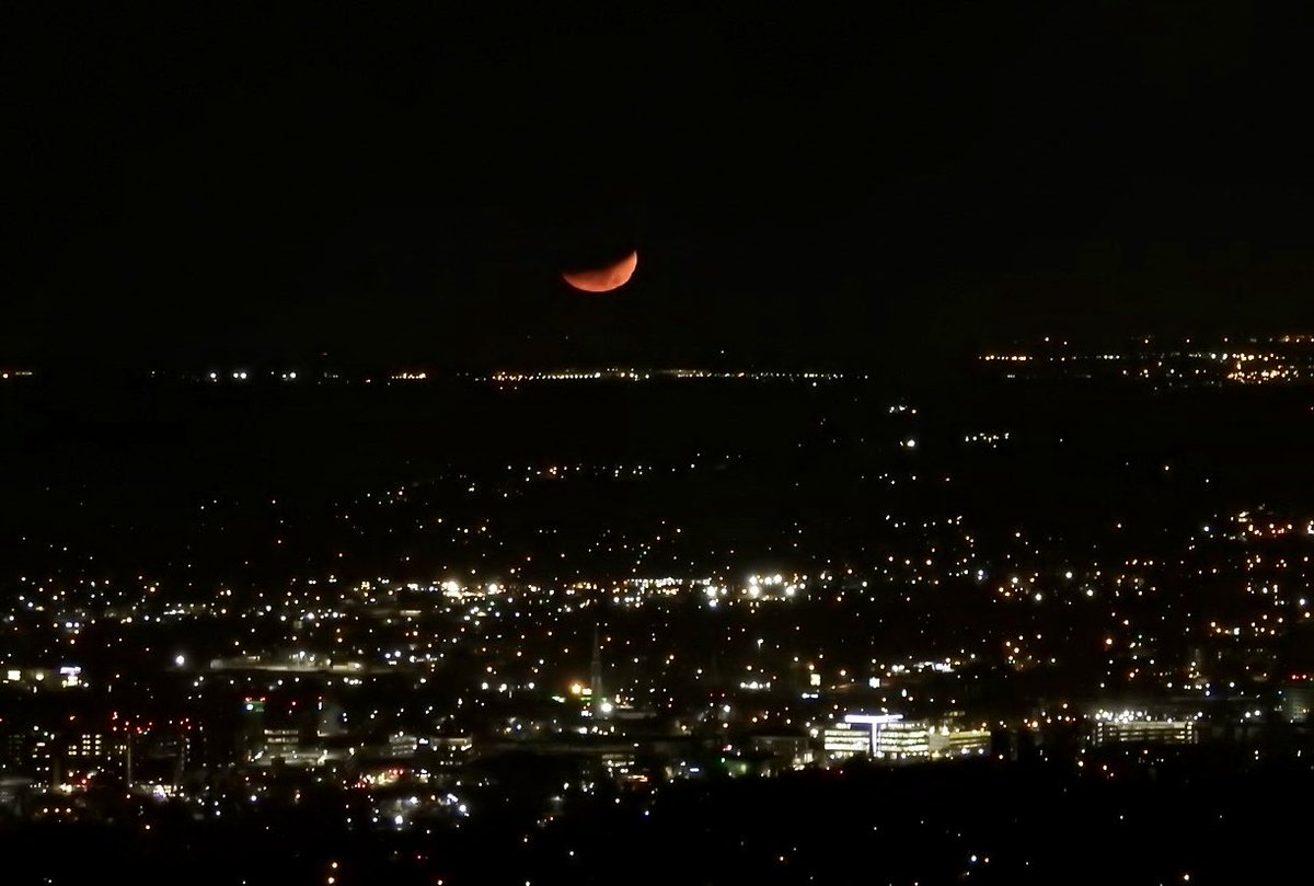 susan032302's tweet photo. Beautiful moon over Huntsville tonight from Monte Sano. Not a color we see everyday. ⁦@spann⁩ ⁦@BradTravisWAFF⁩ ⁦@DowntownHSV⁩ https://t.co/dXLy0PUilA