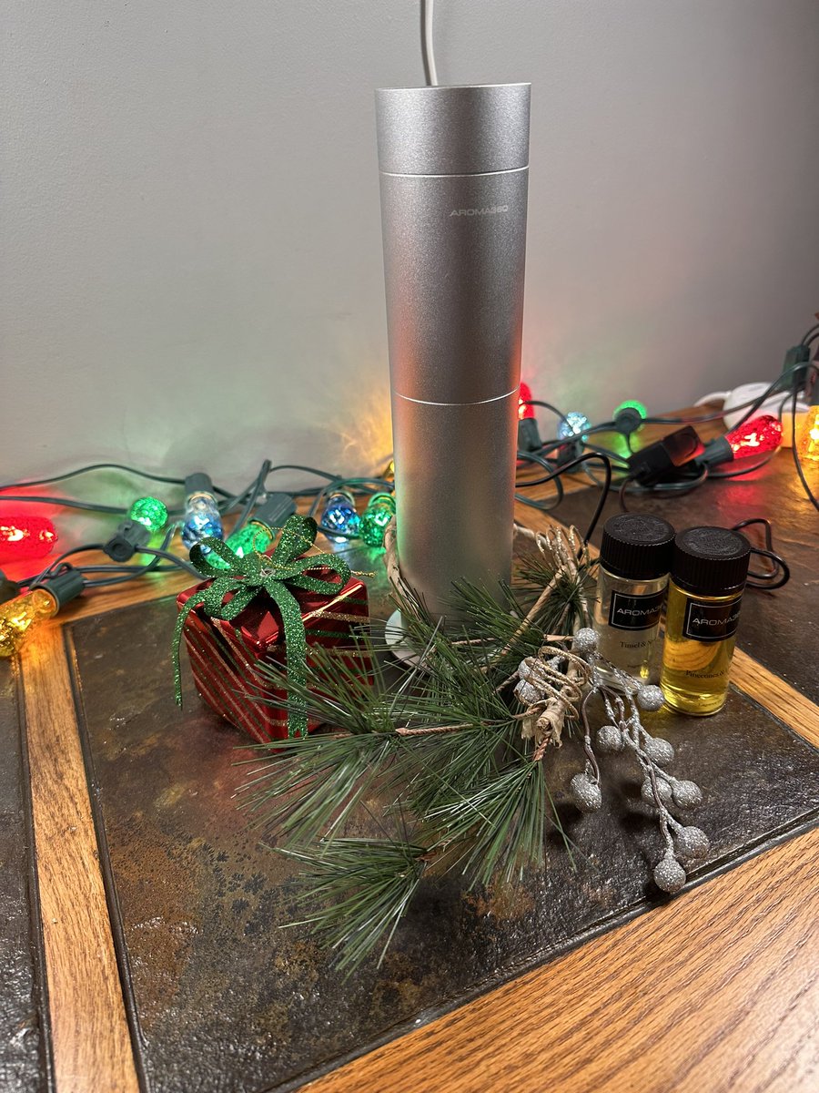 MardeeT's tweet image. The @Aroma_360 mini diffuser and the holiday scent collection is a great gift idea for you or your loved ones.  aroma360.com/?ref=5FBuwS1G. #aroma360 #hotelcollection #minidiffuser #holidayscents #fragranceoils