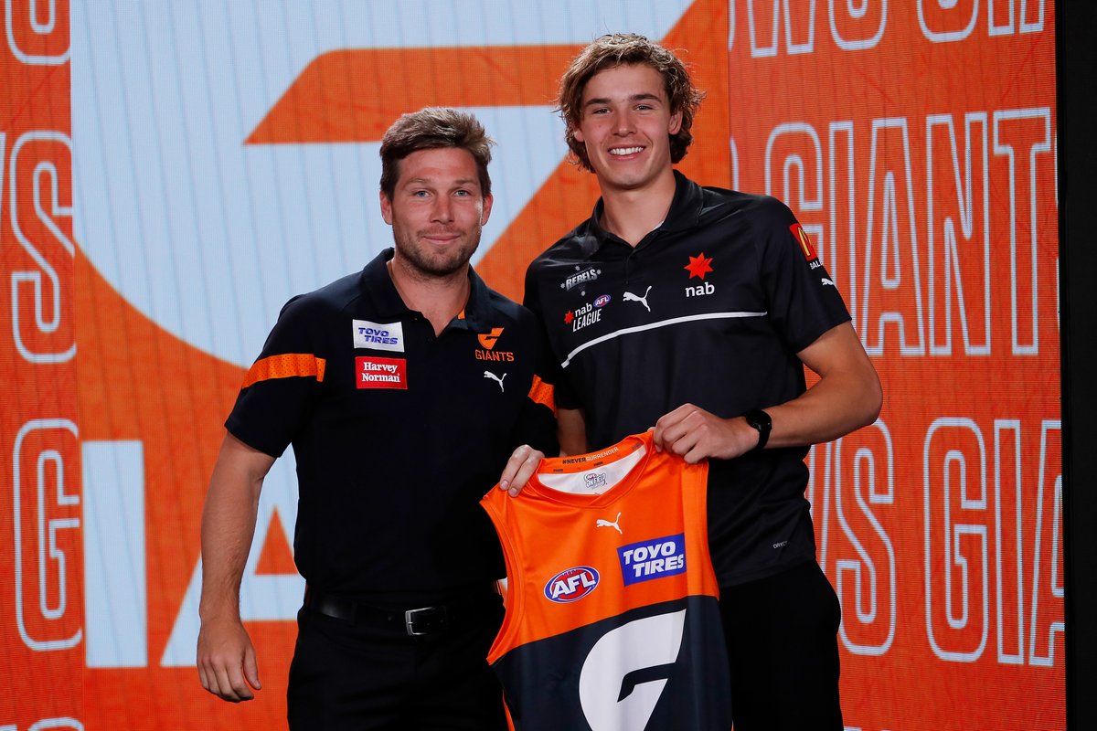 1116sen's tweet photo. “They didn’t need to do it.” 

Ex-AFL recruiter calls our Giants’ mistake in Cadman selection | https://t.co/IAs1VHjRsy | #AFL https://t.co/2UshLforh2