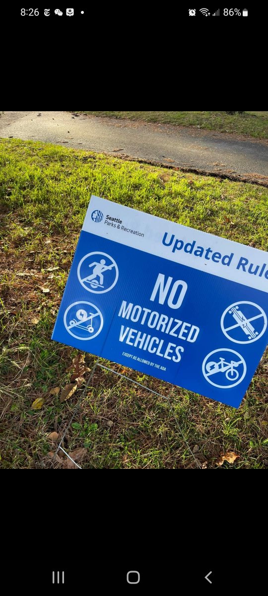 LaneSaysHi's tweet photo. @djsziff my second favorite legal writing hypo makes an appearance in the park https://t.co/6aTd8jK5z0