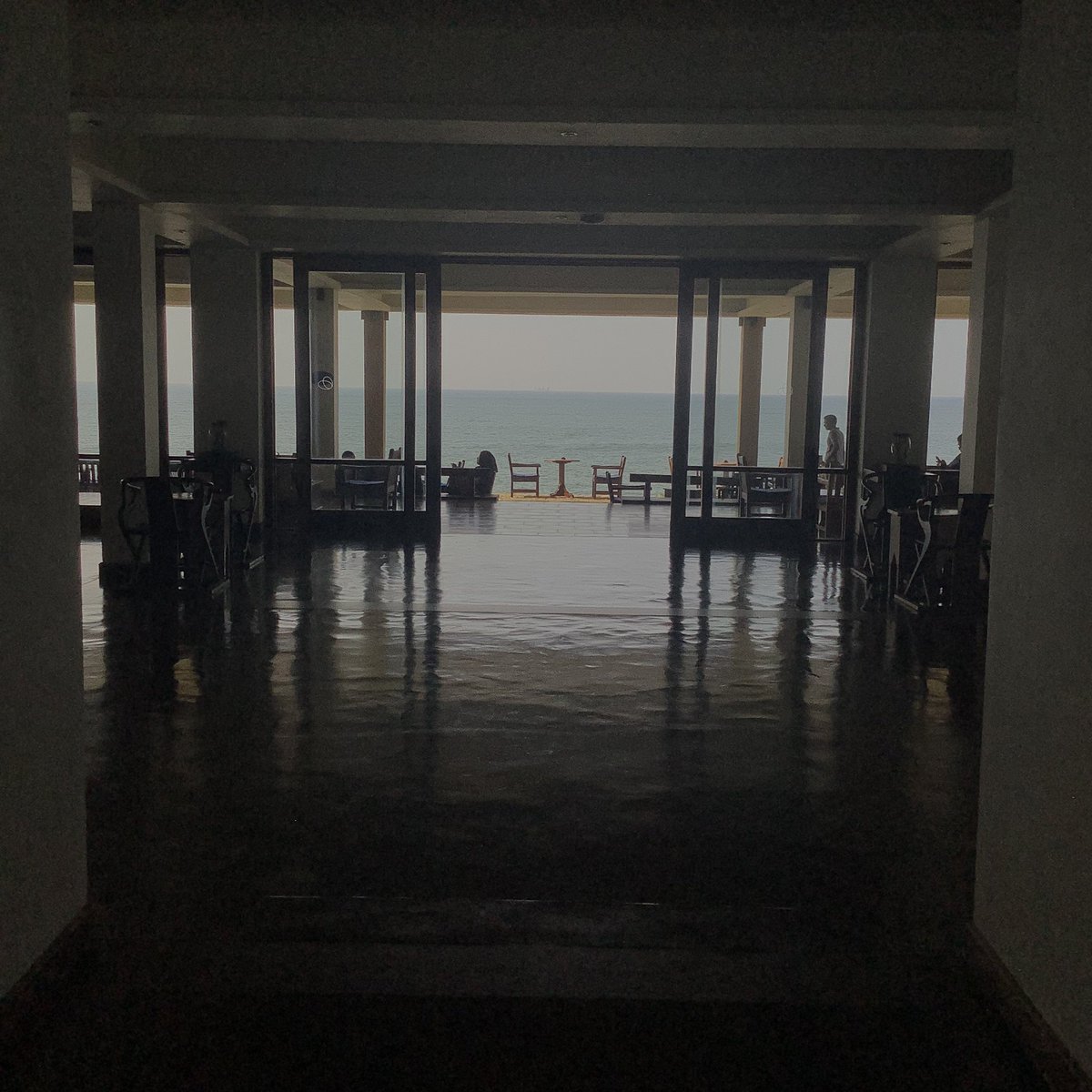 CurtisSChin's tweet photo. #SriLanka 🇱🇰

Here with @josebcollazo learning about Sri Lanka’s rich modern architectural heritage. Read more about #architect Geoffrey Bawa’s #Jetwing Lighthouse Hotel &amp; artist Laki Senanayake

👉 https://t.co/OBAJhhE46O &amp; here 👉 https://t.co/2otv0qT2M5
#architecture #Bawa https://t.co/57ckv4h2oQ