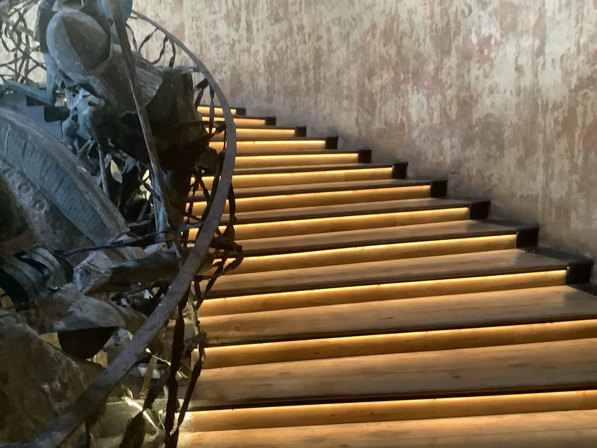 CurtisSChin's tweet photo. #SriLanka 🇱🇰

Here with @josebcollazo learning about Sri Lanka’s rich modern architectural heritage. Read more about #architect Geoffrey Bawa’s #Jetwing Lighthouse Hotel &amp; artist Laki Senanayake

👉 https://t.co/OBAJhhE46O &amp; here 👉 https://t.co/2otv0qT2M5
#architecture #Bawa https://t.co/57ckv4h2oQ