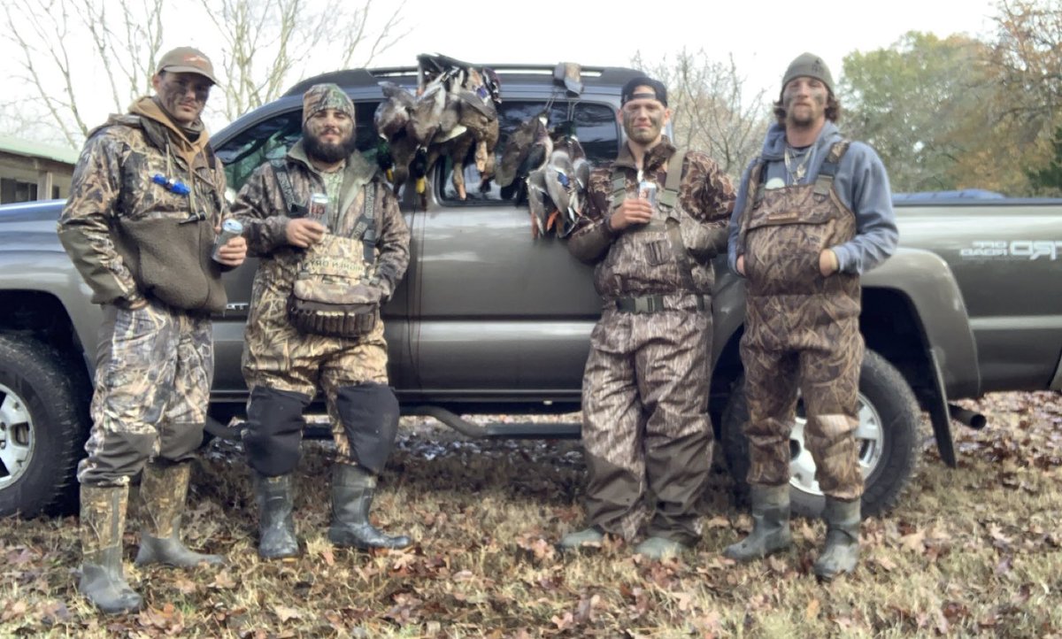 brooks4812's tweet photo. Long time no see my dudes// glad to have been able to smack some birds down this thanksgiving with some homies https://t.co/EHM9mBhnzz