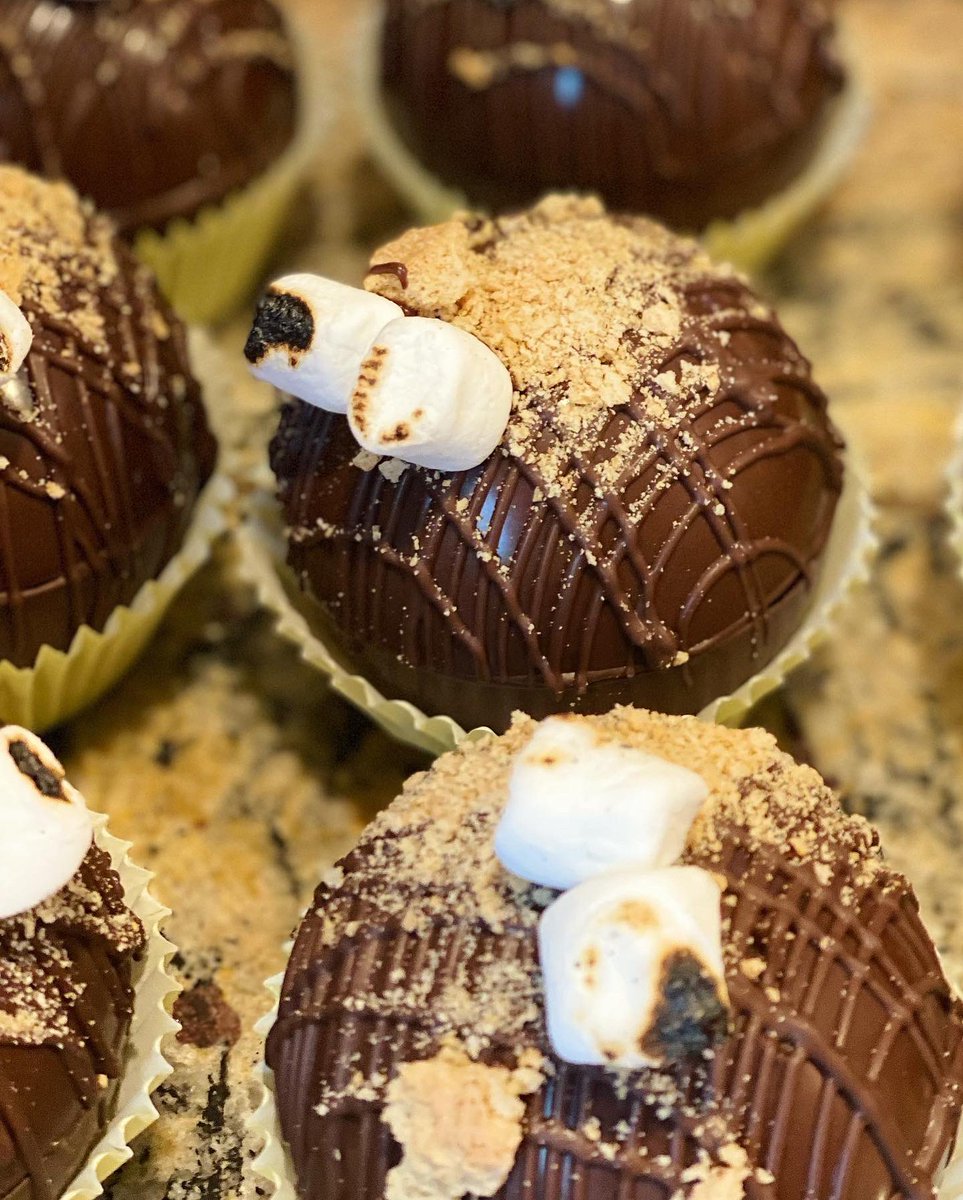 HomeMixin's tweet photo. Cocoa bombs! 11 flavors, $6 each. Message to order! ☕️💥 https://t.co/yd16IimGoV