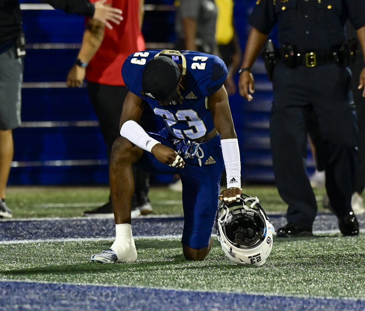 drewskiiee's tweet photo. All love 💙🤞🏾 https://t.co/1O1hymPvtM